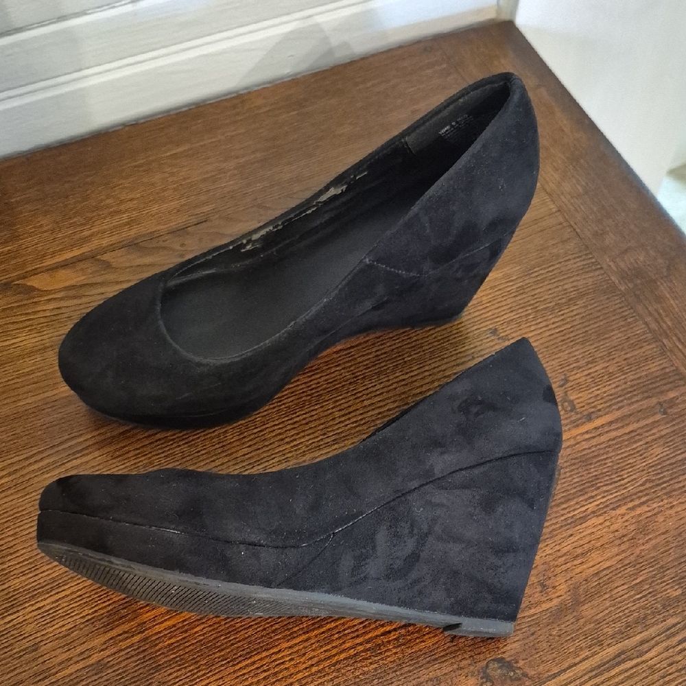 Apt. 9 Black Suede Wedges